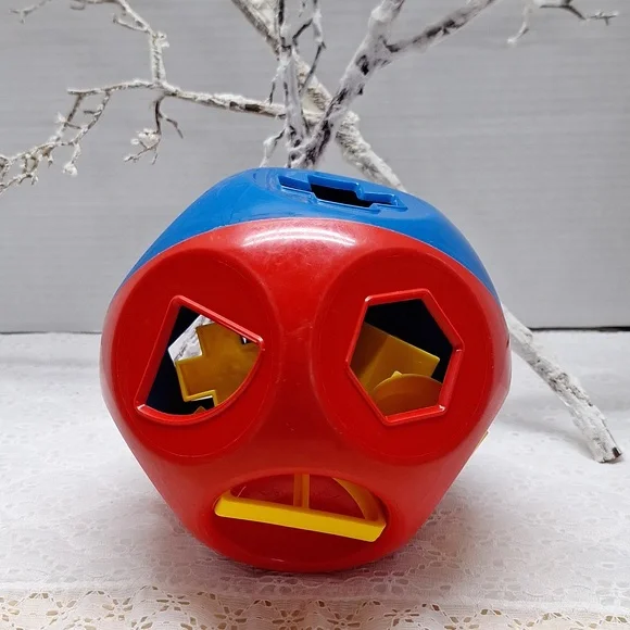 #ADJ Tupperware Shape Sorting Toy - Picture 2 of 3